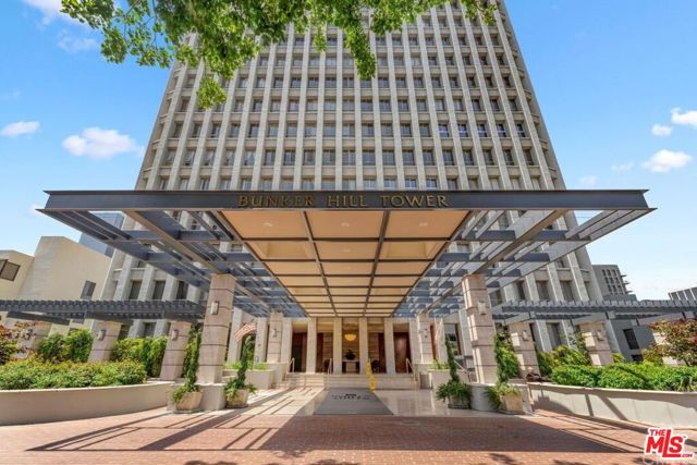 800 W 1st Street, Los Angeles CA: https://media.crmls.org/mediaz/1544efd4-4360-49c5-a0eb-d817a12f4796.jpg