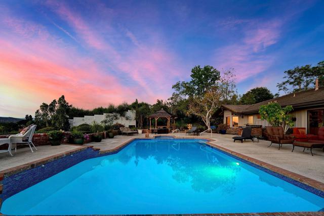 17505 Corte Lomas Verde, Poway CA: https://media.crmls.org/mediaz/15451392-48a2-425a-bcc4-0a3e5c9f43af.jpg
