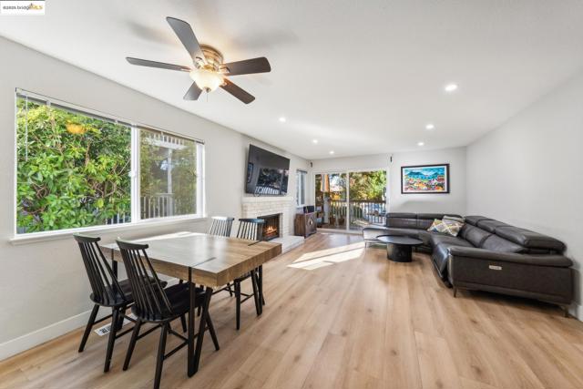 1893 Shirley Dr, Benicia CA: https://media.crmls.org/mediaz/15457fc9-224b-49ec-9e66-85b84a2c8548.jpg