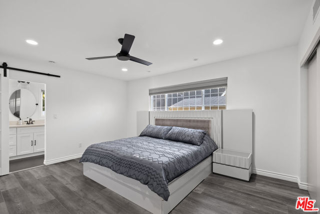 18352 Donmetz Street, Porter Ranch CA: https://media.crmls.org/mediaz/1545c680-0a3f-4fa3-b00d-5e054c4b9ff3.jpg