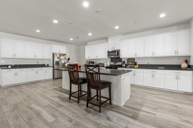 34885 Heartland Lane, Murrieta CA: https://media.crmls.org/mediaz/154622d6-48e6-470f-a157-0b920bd99805.jpg