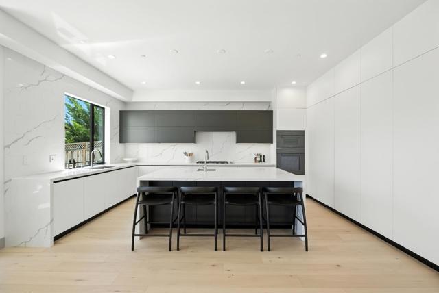 1127 Hillslope Place, Los Altos CA: https://media.crmls.org/mediaz/15462af2-4f99-4354-ae56-fcee928d0712.jpg