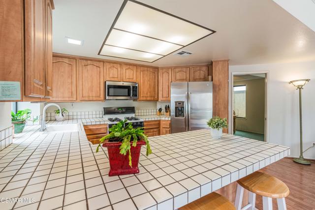 2025 Penngrove Street, Simi Valley CA: https://media.crmls.org/mediaz/1546ef47-7773-4208-963e-f61eba558fc0.jpg