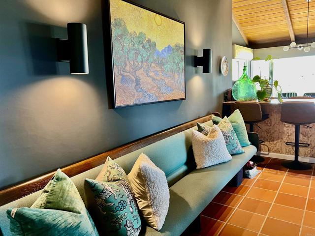 2073 Elevado Rd, Vista CA: https://media.crmls.org/mediaz/15471602-93cf-4e17-ad01-fe56c8a4ed18.jpg