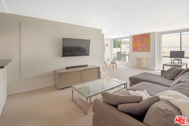 927 N Kings Road, West Hollywood CA: https://media.crmls.org/mediaz/15472e00-0118-474d-b429-d9b87f4adea8.jpg