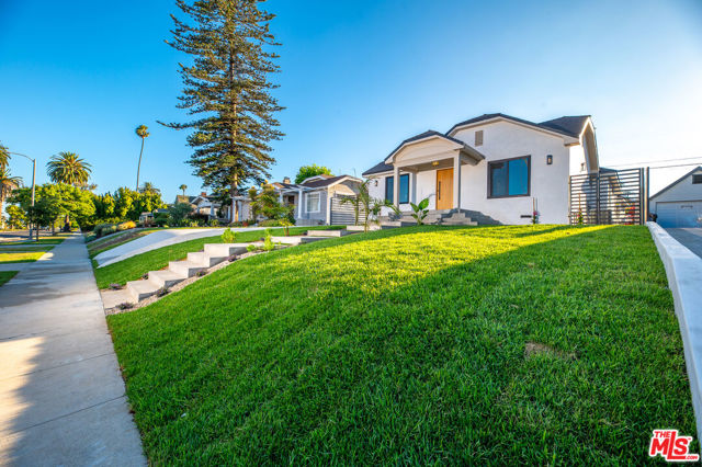 5325 S Victoria Avenue, Los Angeles CA: https://media.crmls.org/mediaz/15477152-8069-42da-b98e-fc847d0b5377.jpg