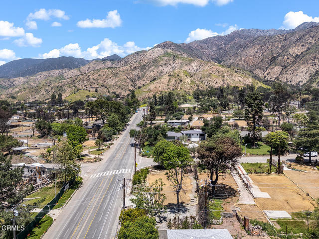 900 E Mount Curve Ave, Altadena CA: https://media.crmls.org/mediaz/154843f9-26e8-4114-9cab-2066e7985616.jpg