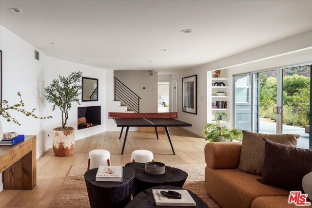 7420 Cervantes Place, Los Angeles CA: https://media.crmls.org/mediaz/15490f5f-60b6-488e-9f14-dbe847fc3d32.jpg