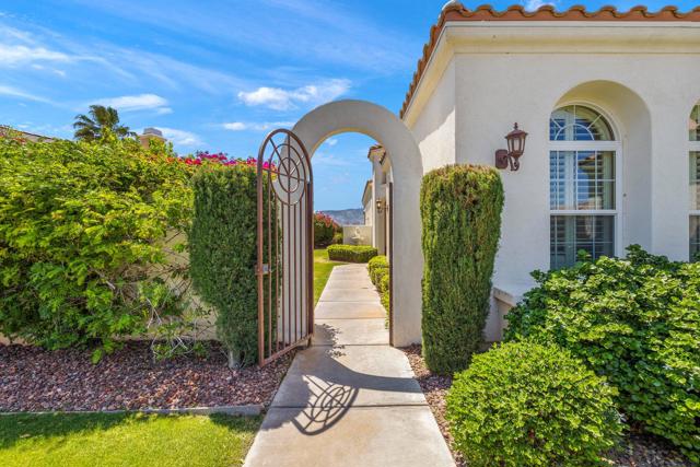 61 Via Las Flores, Rancho Mirage CA: https://media.crmls.org/mediaz/15491b9a-25d8-48eb-b38a-e10bcec6125c.jpg