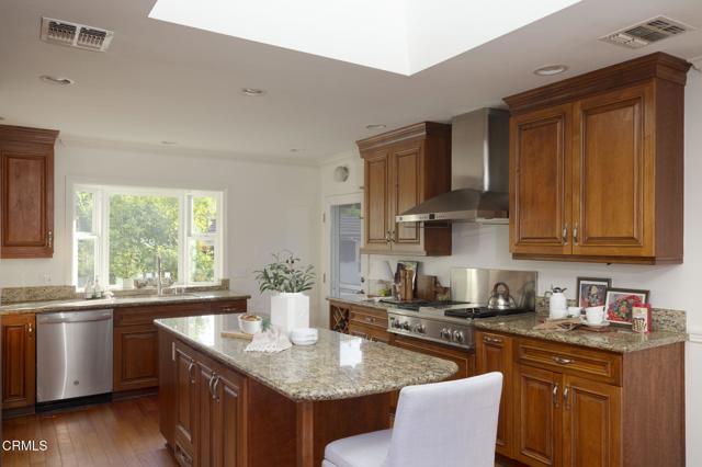 Detail Gallery Image 11 of 38 For 2050 E Woodlyn Rd, Pasadena,  CA 91104 - 3 Beds | 2 Baths