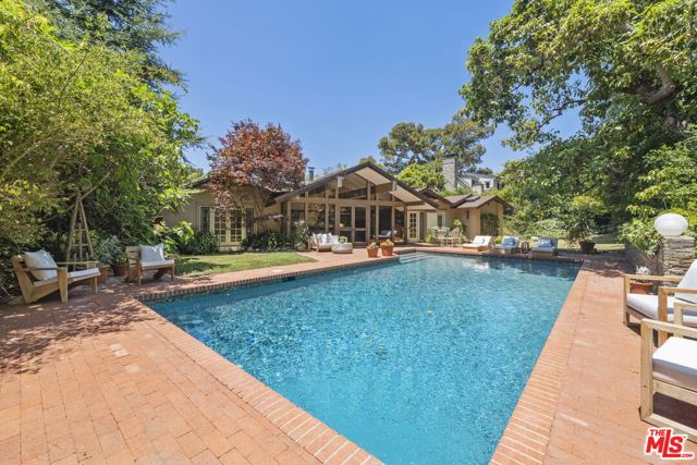 3 Latimer Road, Santa Monica CA: https://media.crmls.org/mediaz/154a5d23-39b8-496f-8b77-72cc8079fa3a.jpg