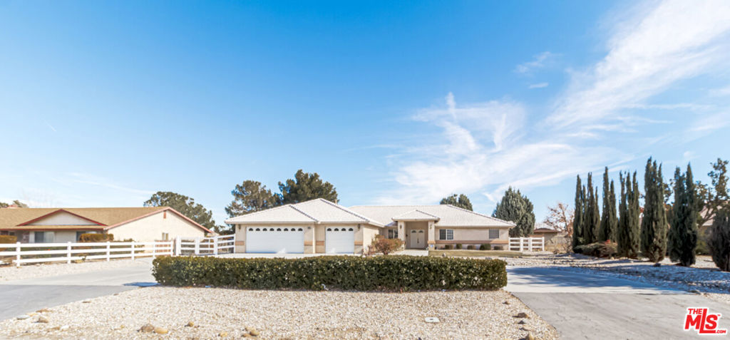 12395 Yorkshire Drive, Apple Valley, CA 92308