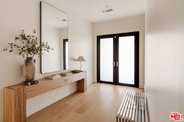 4508 Vesper Avenue, Sherman Oaks CA: https://media.crmls.org/mediaz/154a8635-d108-4647-a893-f417ecd17ecb.jpg