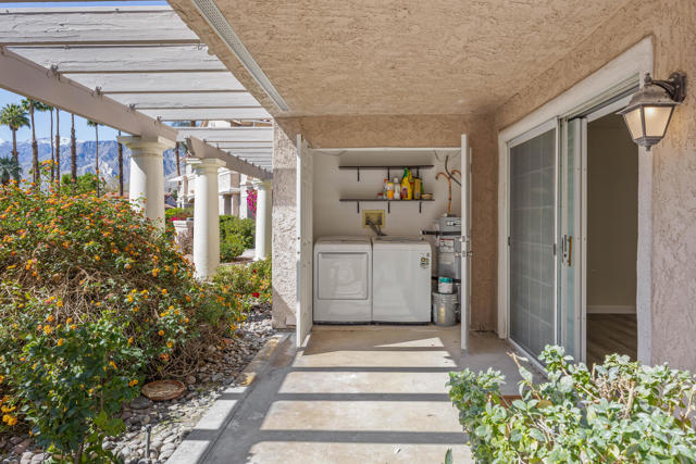 505 S Farrell Drive, Palm Springs CA: https://media.crmls.org/mediaz/154aa9e3-1e4b-4518-b54f-06d2688e702d.jpg