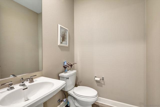 16231 Sunny Summit Dr, San Diego CA: https://media.crmls.org/mediaz/154ae81e-e0e5-4f3b-8425-8130d098511c.jpg