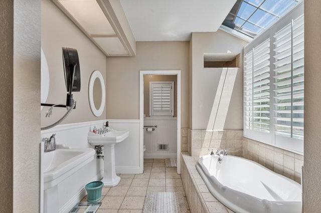 120 Tierra Del Sol, Hollister CA: https://media.crmls.org/mediaz/154b6473-aa5a-4fc6-b379-d28fb21de47e.jpg