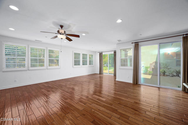 2079 Legacy Drive, Simi Valley CA: https://media.crmls.org/mediaz/154b668d-8bf5-47fb-8d8a-7c07fabaf737.jpg