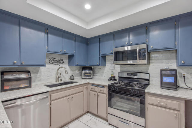 Detail Gallery Image 11 of 30 For 502 Holly Ave, Oxnard,  CA 93036 - 4 Beds | 2 Baths