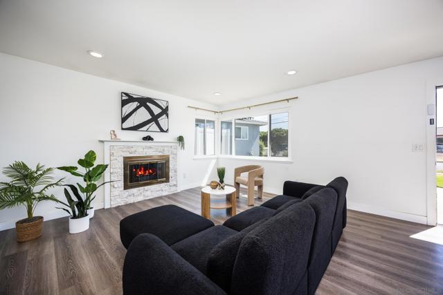 2434 Meadow Lark Dr, San Diego CA: https://media.crmls.org/mediaz/154d359c-0d2a-4885-89de-519e8527bb8b.jpg
