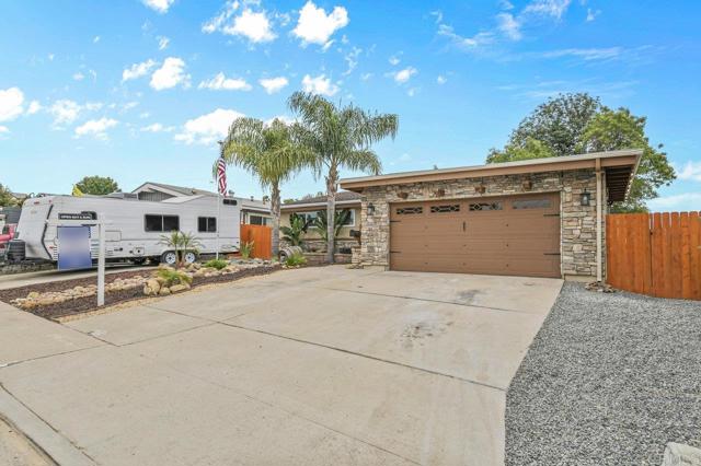 Detail Gallery Image 12 of 41 For 8409 Carlton Oaks Dr, Santee,  CA 92071 - 4 Beds | 2 Baths