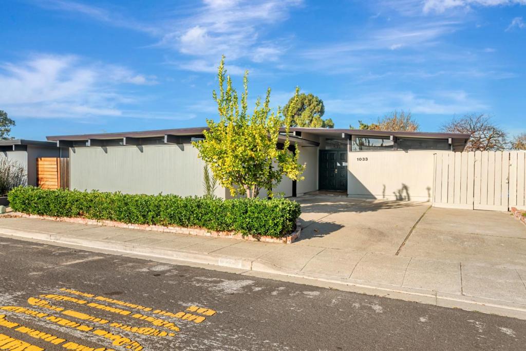 1033 Egret Street