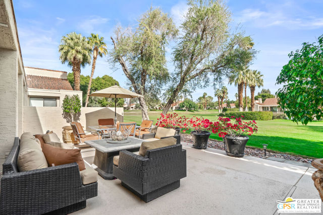 138 Desert West, Rancho Mirage CA: https://media.crmls.org/mediaz/154e28e2-4c6d-4ff1-a4db-0b46e52ae8d3.jpg
