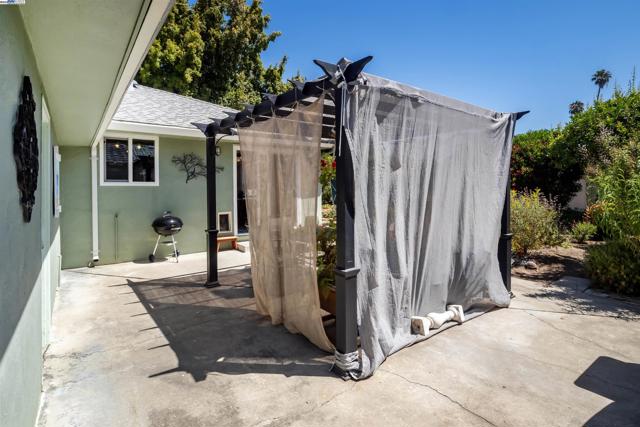 4670 Eggers Dr, Fremont CA: https://media.crmls.org/mediaz/154e6c79-c4a9-4b07-92b3-a4a4271248ef.jpg