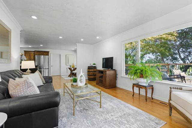 21160 Canyon View Drive, Saratoga CA: https://media.crmls.org/mediaz/154ea973-46eb-46ac-b947-c412e4135553.jpg