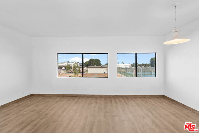 6323 Reseda Boulevard, Tarzana CA: https://media.crmls.org/mediaz/154ed7b3-711e-4776-b85a-3c6a70a2ff08.jpg