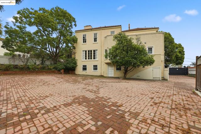 5449 Barrett Ave, El Cerrito CA: https://media.crmls.org/mediaz/154eee1a-13cf-4ba7-8fc9-d971843fc3a1.jpg