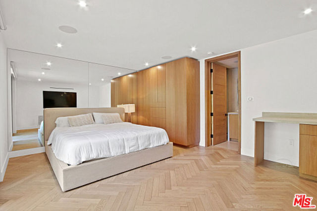 9451 Sunset Boulevard, Beverly Hills CA: https://media.crmls.org/mediaz/154f22b0-2aad-4766-b2cc-5dcca3eee071.jpg