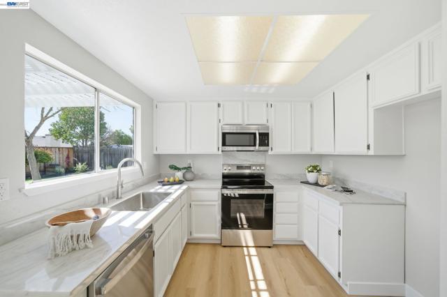 Image 13 of 47 For 5981 Skylinks