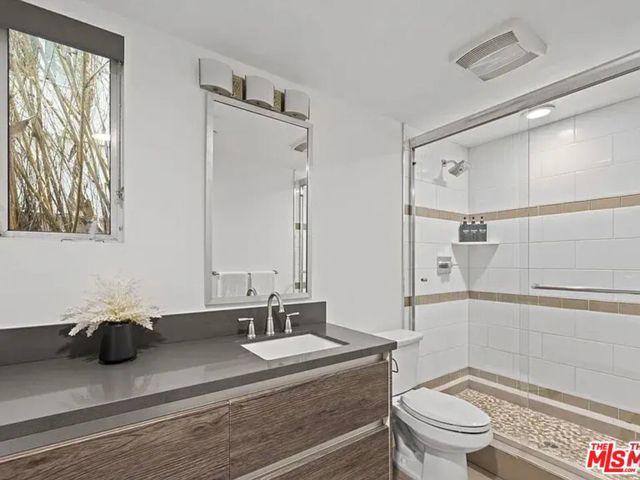 6728 W Hepburn Way, Los Angeles CA: https://media.crmls.org/mediaz/15514b31-9327-4d29-9a6d-e19bace00e05.jpg