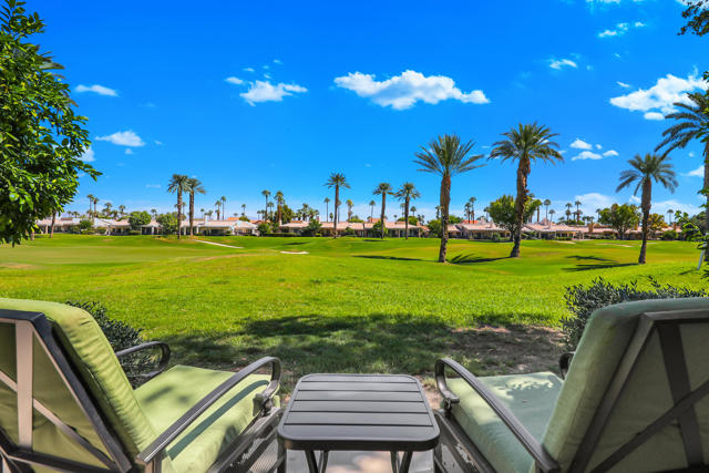 55280 Riviera, La Quinta CA: https://media.crmls.org/mediaz/1551715f-359c-4af1-9f75-de702da0159d.jpg