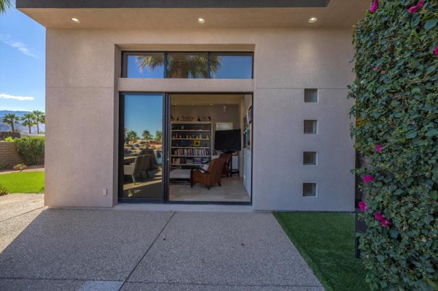 8 Ledgestone Lane, Rancho Mirage CA: https://media.crmls.org/mediaz/155183d2-1f0e-49e8-9d72-97b10ba4353b.jpg
