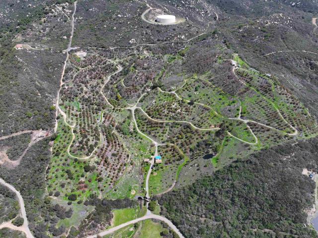 2339 Green Valley Rd, Fallbrook CA: https://media.crmls.org/mediaz/15520cbd-af07-4503-a625-3d1ca4c99745.jpg