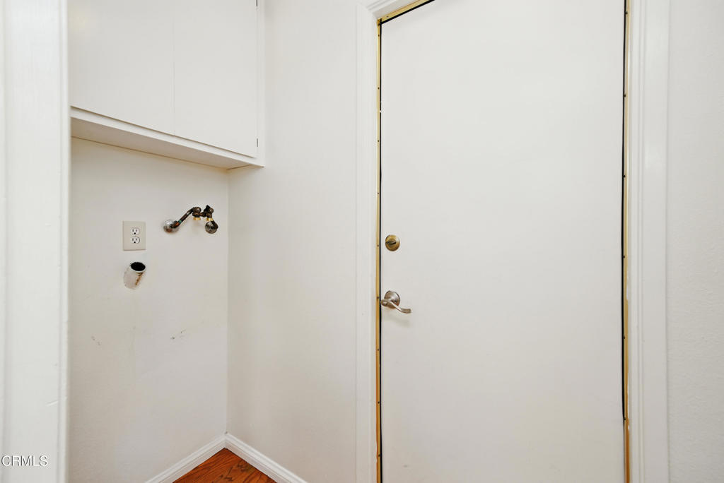 https://media.crmls.org/mediaz/15521c0f-d2b8-4992-8f7b-da18b45374d4.jpg?preset=X-Large