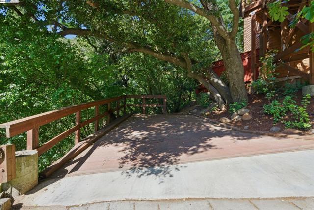 7380 Claremont Ave, Berkeley CA: https://media.crmls.org/mediaz/155226fe-4129-4a7f-925c-8582a93ce8d7.jpg