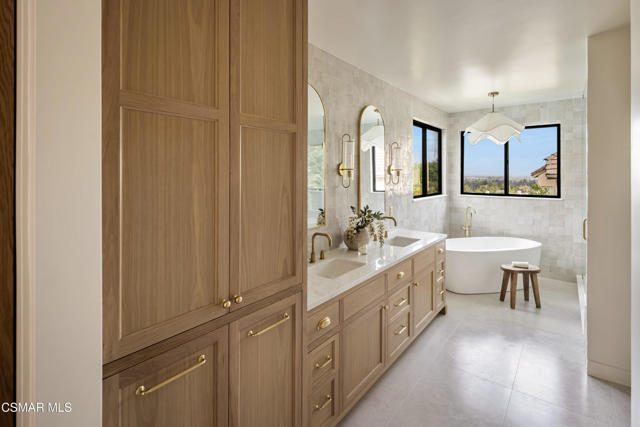 24005 Clarington Drive, West Hills CA: https://media.crmls.org/mediaz/15527893-b066-492b-abfd-38b0e0b6c596.jpg