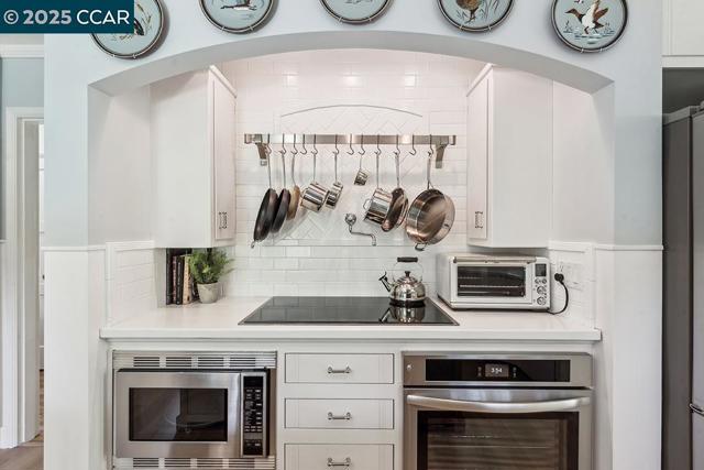 72 Davis Rd, Orinda CA: https://media.crmls.org/mediaz/15528ba0-f72f-4815-b0ed-fa20727eb2ea.jpg