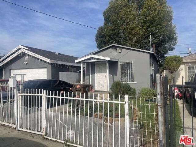 619 W Cherry Street, Compton CA: https://media.crmls.org/mediaz/1552d7ac-526a-4c22-a4f0-9f4a5ad3d0d8.jpg