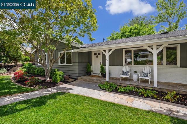 3159 Lucas Dr, Lafayette CA: https://media.crmls.org/mediaz/1552dd34-9989-4669-a41d-c2806e8a2b99.jpg