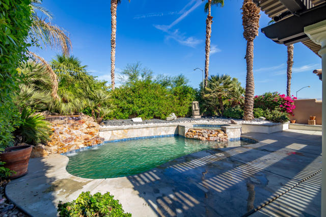 80501 Avenue 48, Indio CA: https://media.crmls.org/mediaz/1552eb5b-f2f5-424c-8c75-61f921407a72.jpg