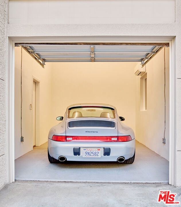 701 Museum Drive, Los Angeles CA: https://media.crmls.org/mediaz/155313ef-4e4d-4bc7-a7da-b8e75e452a95.jpg