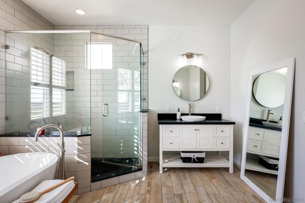 MLS #250033578SD img 25