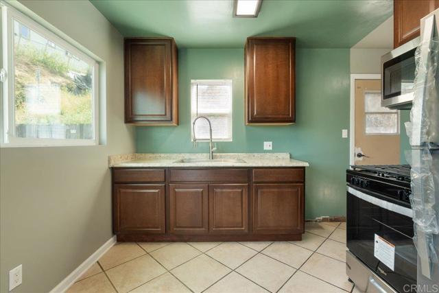 3260 64 Steel Street, San Diego CA: https://media.crmls.org/mediaz/1553f14c-8f55-400a-9806-fb29e6e781cd.jpg