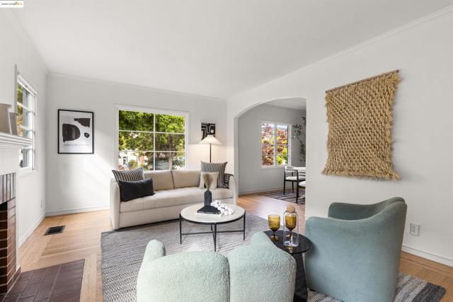 2451 Carmel St, Oakland CA: https://media.crmls.org/mediaz/15541ff8-4aaf-40b6-b4c5-c8e0475ab32e.jpg