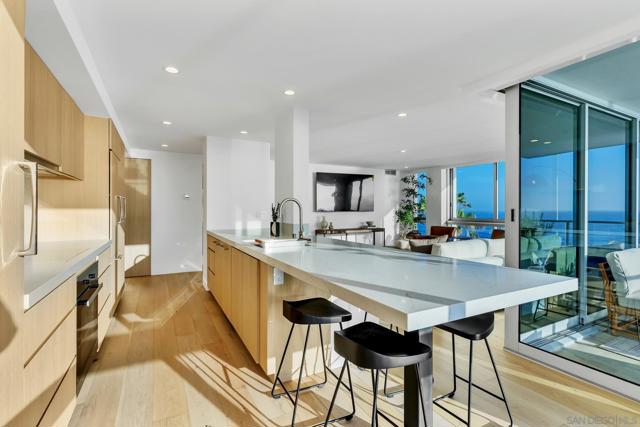 1830 Avenida Del Mundo, Coronado CA: https://media.crmls.org/mediaz/155488e4-d507-4b15-9d9a-fd12228af06e.jpg
