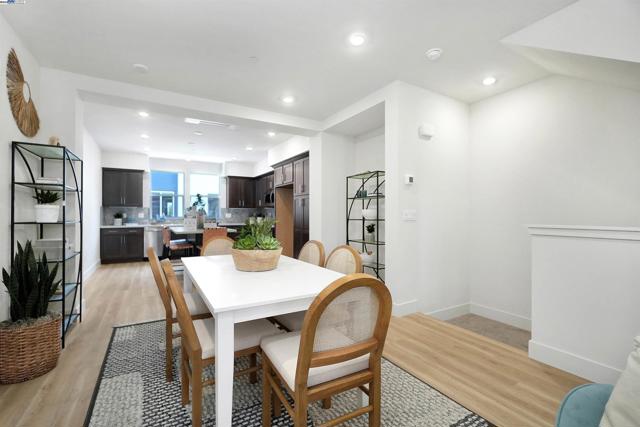 2119 Stanford Street, Alameda CA: https://media.crmls.org/mediaz/15549c07-1f9e-4840-9acd-8498adbc72cc.jpg
