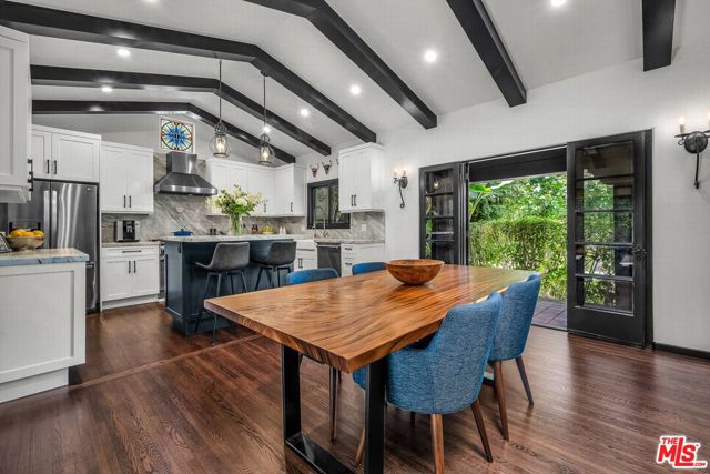 1423 Warnall Avenue, Los Angeles CA: https://media.crmls.org/mediaz/1554ad2c-2d03-4e81-81e3-76ba0888d105.jpg